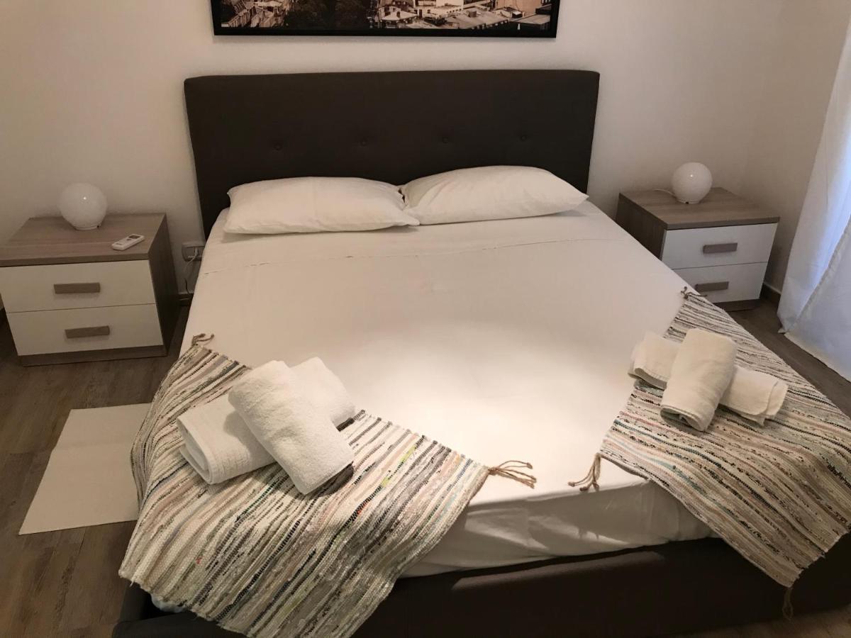 Apartamento Domus Re Di Roma Exterior foto